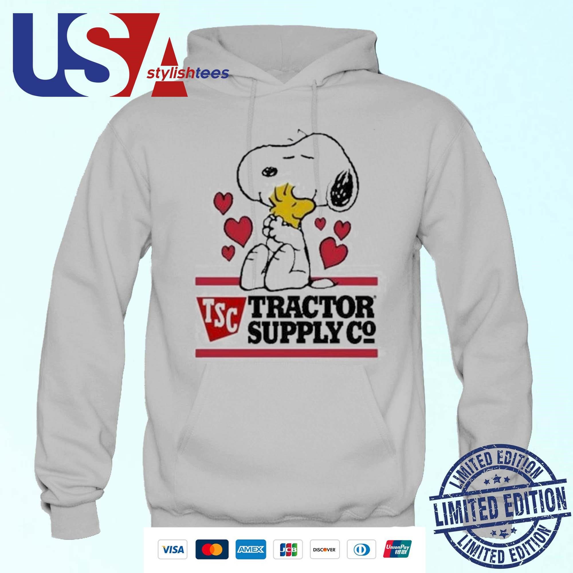 snoopy-and-woodstock-loves-tractor-supply-logo-hoodie Snoopy And Woodstock Adore Tractor Supply Emblem Hoodie