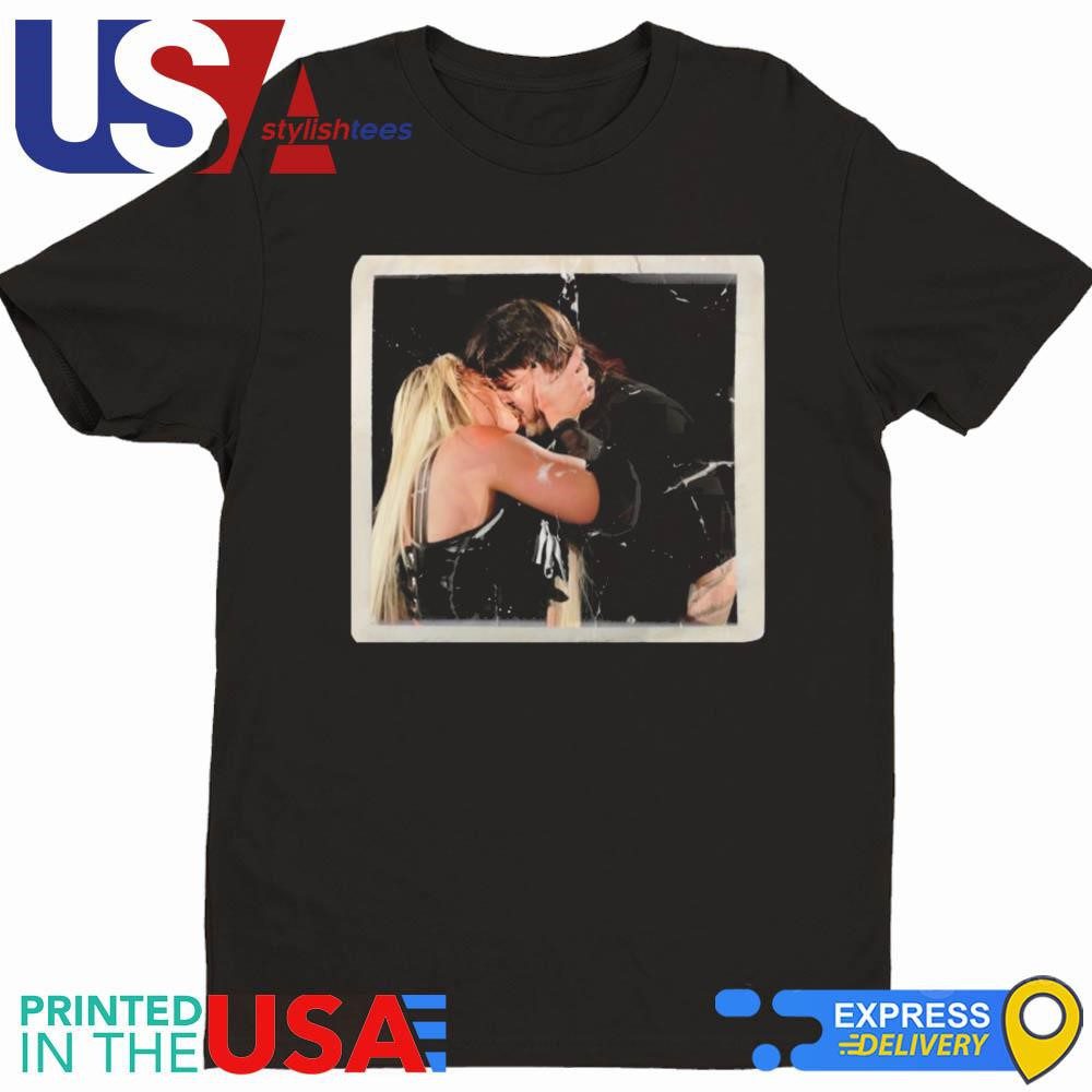 liv-morgan-and-dominik-mysterio-kiss-photo-shirt-1 Photo Shirt of Liv Morgan and Dominik Mysterio Share a Kiss