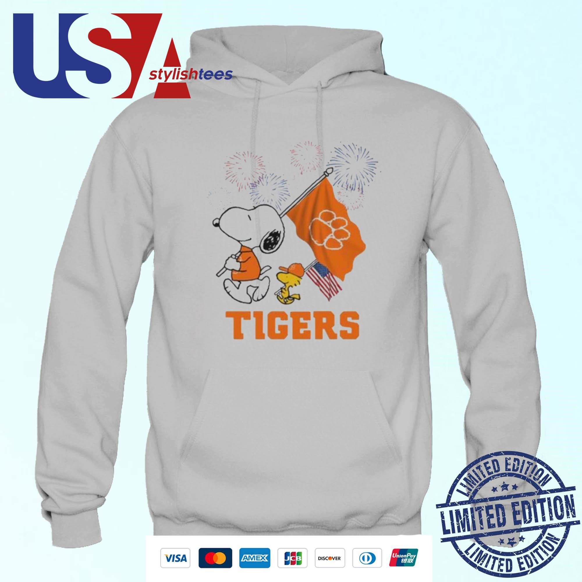 snoopy-and-woodstock-clemson-tigers-football-happy-4th-of-july-2024-hoodie Snoopy And Woodstock Clemson Tigers Football Happy 4th Of July 2024 Hoodie