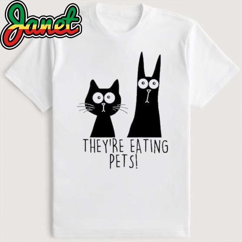 They’re eating pets humor black cat dog Trump Harris debate 2024 T-Shirt