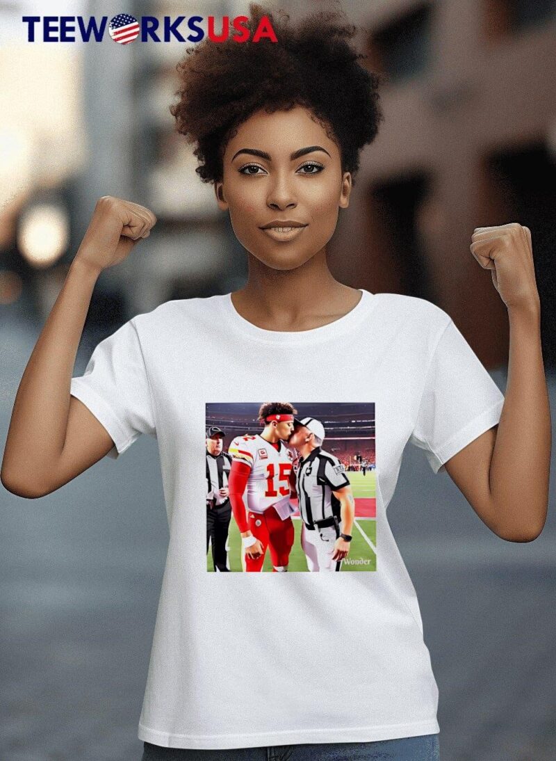 Patrick Mahomes Kissing The Refs women-t-shirt