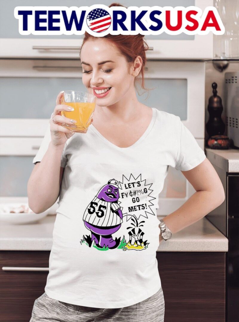 Funny Grimace New York Mets pissing on New York Yankees let’s go Mets women-t-shirt