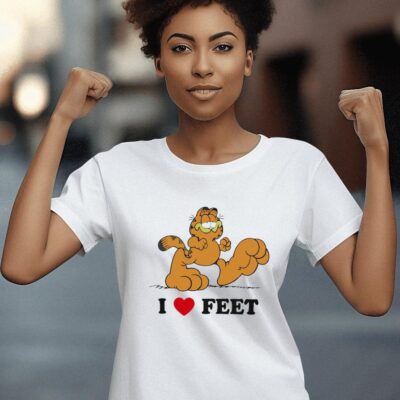 The Garfield Movie I love feet funny women-t-shirt