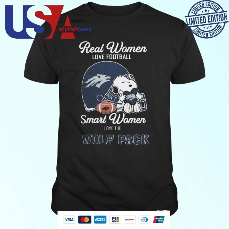 Real Women Love Football Smart Women Love The Nevada Wolf Pack Helmet X Snoopy T-shirt